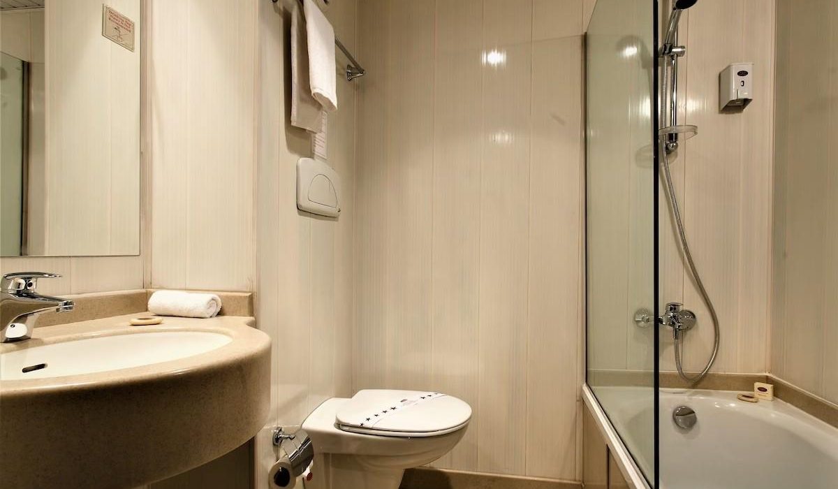 WhatsApp Image 2025-10-24 at 11.09.15 PM (1)